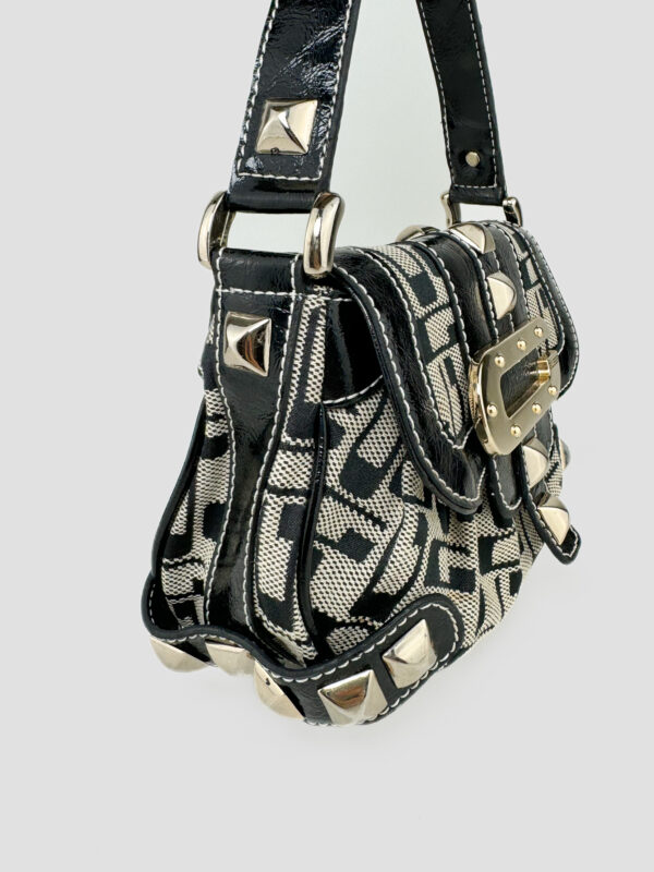 Versatile vintage Guess bag - Image 4