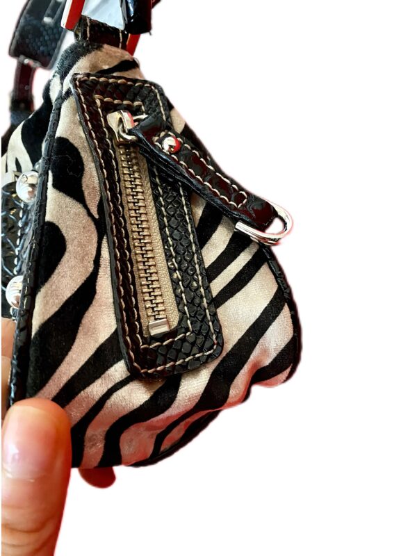 vintage Guess shoulder bag in a zebra print - Image 4