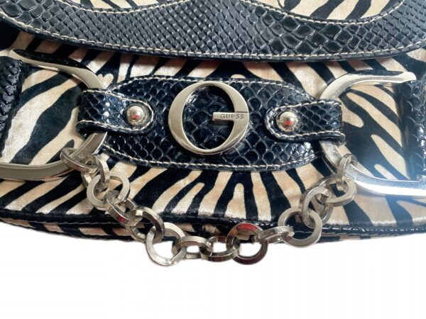 A sophisticated vintage Guess bag in black and white - Image 3